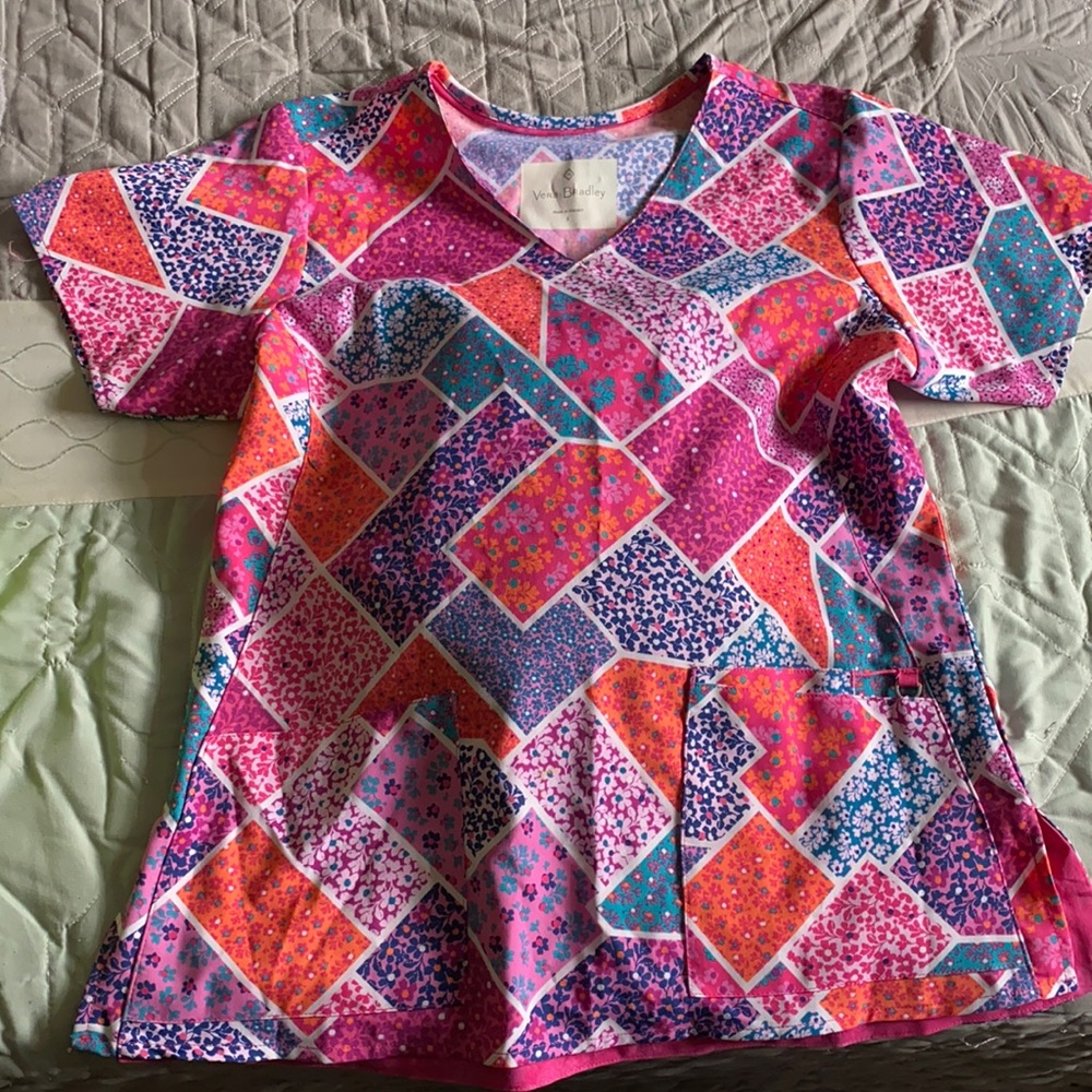 Vera Bradley women’s scrub top